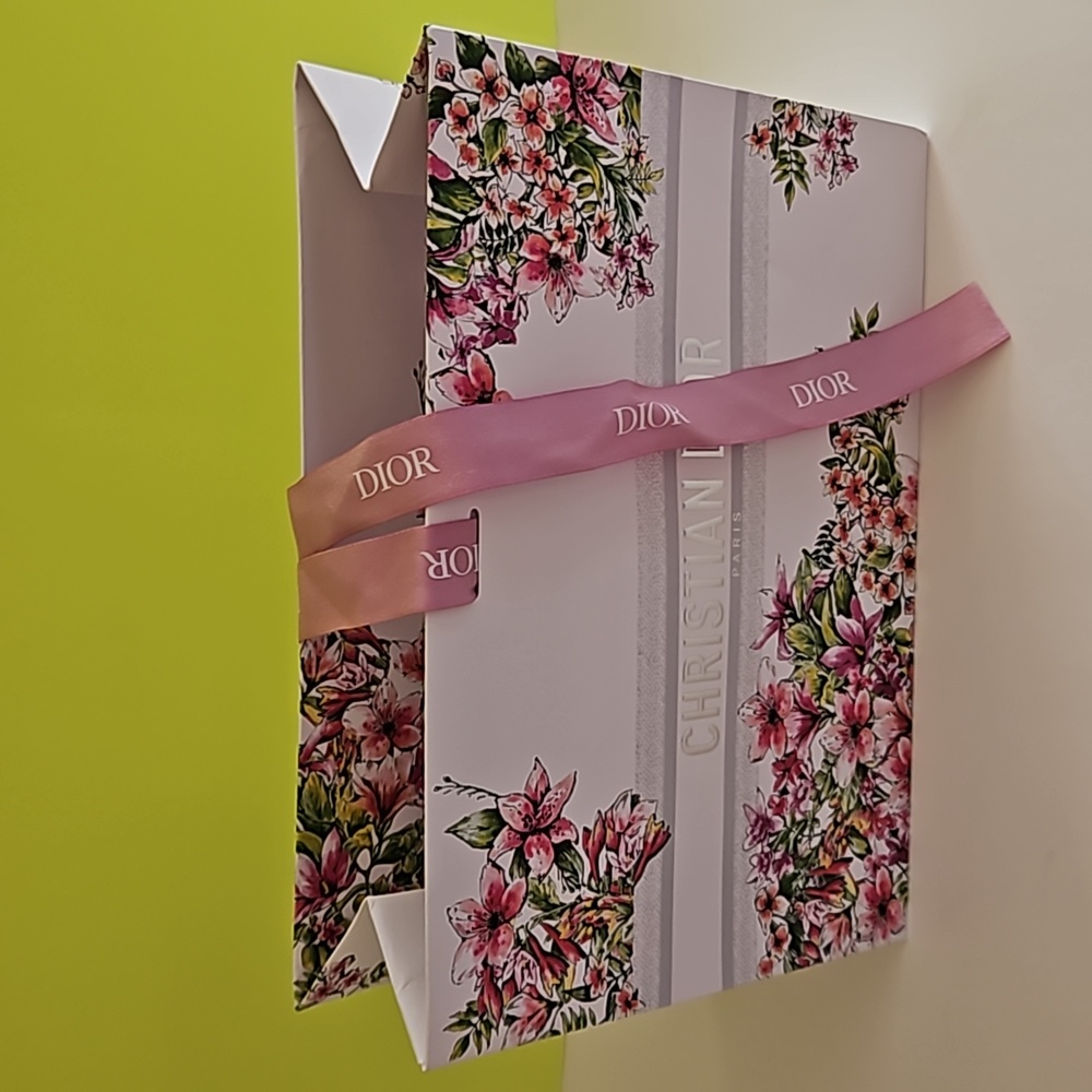 NWT Dior flower gift bag with pink logo ties 💗 - Picture 5 of 5
